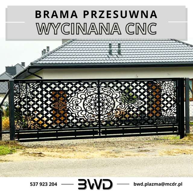 Czarna brama przesuwna z dekoracyjnym panelem wycinanym CNC
